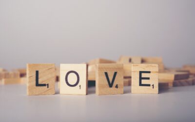 Les 5 langages de l’amour : un outil pour mieux aimer les autres et soi-même